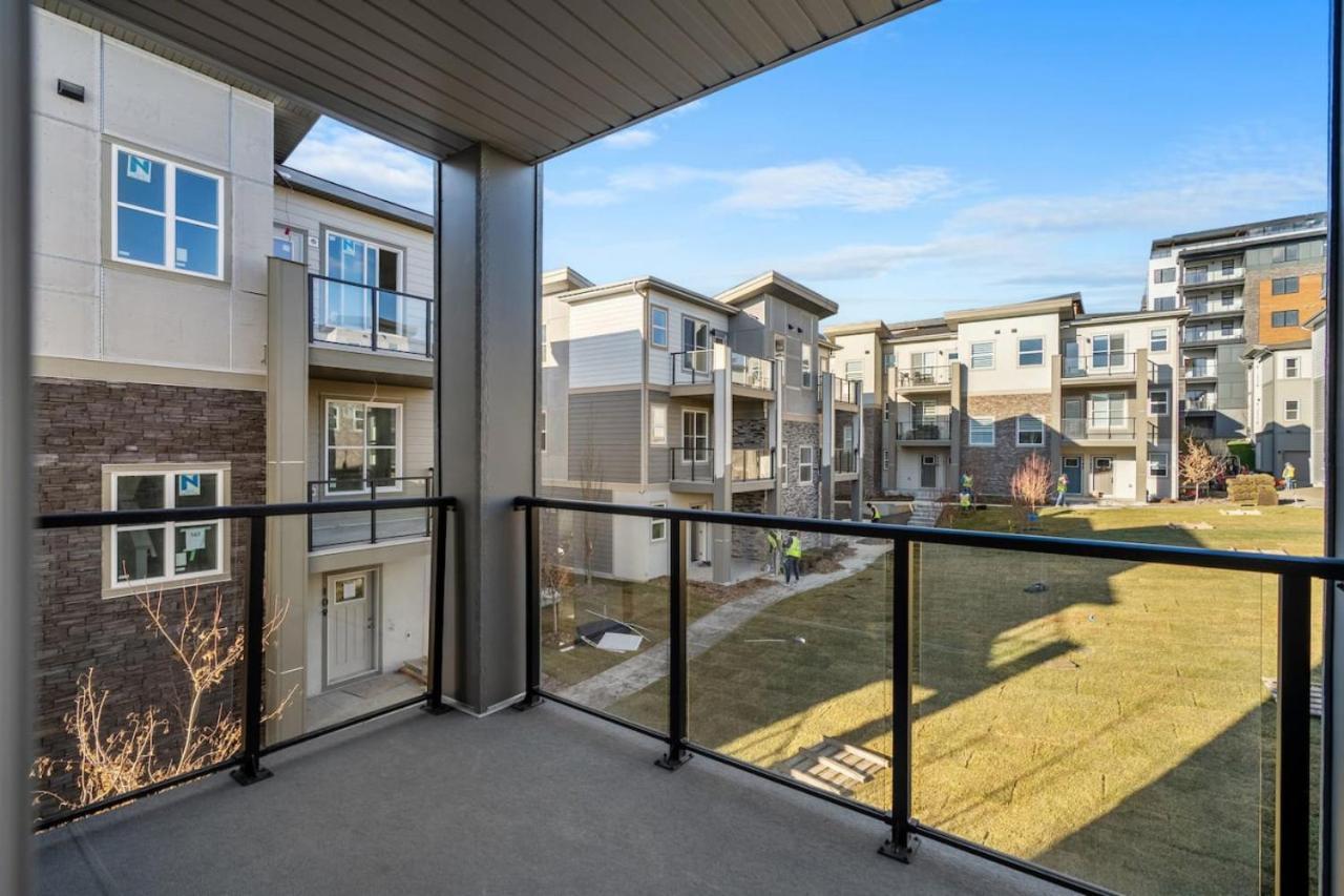 Hébergement de vacances 2 Bedroom Modern Townhouse Near Aspen Landing With Garage Parking, Fast Wi-fi, Office, 2 Full Baths & Netflix *